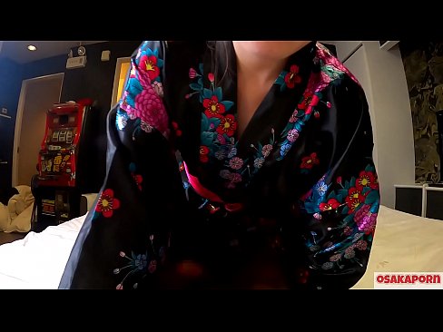 ❤️ Nuori cosplay-tyttö rakastaa seksiä orgasmeihin asti ruiskuttamalla hevostyttöä ja ottamalla suihin. Aasialaistyttö karvainen pillu ja kauniit tissit perinteisessä japanilaisessa puvussa amatöörivideossa, jossa näytetään masturbointia panoleluilla. Sakura 3 OSAKAPORN. ❤ Lutkat at us
