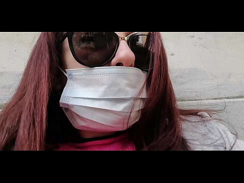 ❤️ Nicoletta kostaa naapurilleen ja pissaa hänen autotalliinsa (Special Covid19 Italian karanteeni) ❤ Lutkat at us