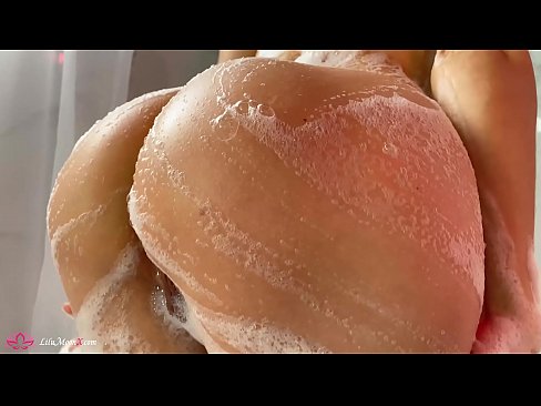 ❤️ Brunette masturboi pillua vibraattorilla intensiiviseen orgasmiin suihkussa ❤ Lutkat at us